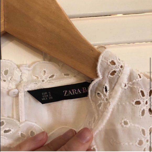 Zara White Eyelet Sleeveless Blouse - Picture 5 of 6